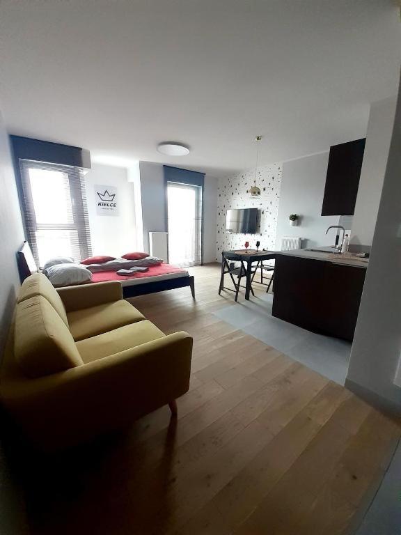 Studio Centrum Corona Rachunki Dla Firm, Osob Fiz Parking Przed Apart Kielce Luaran gambar